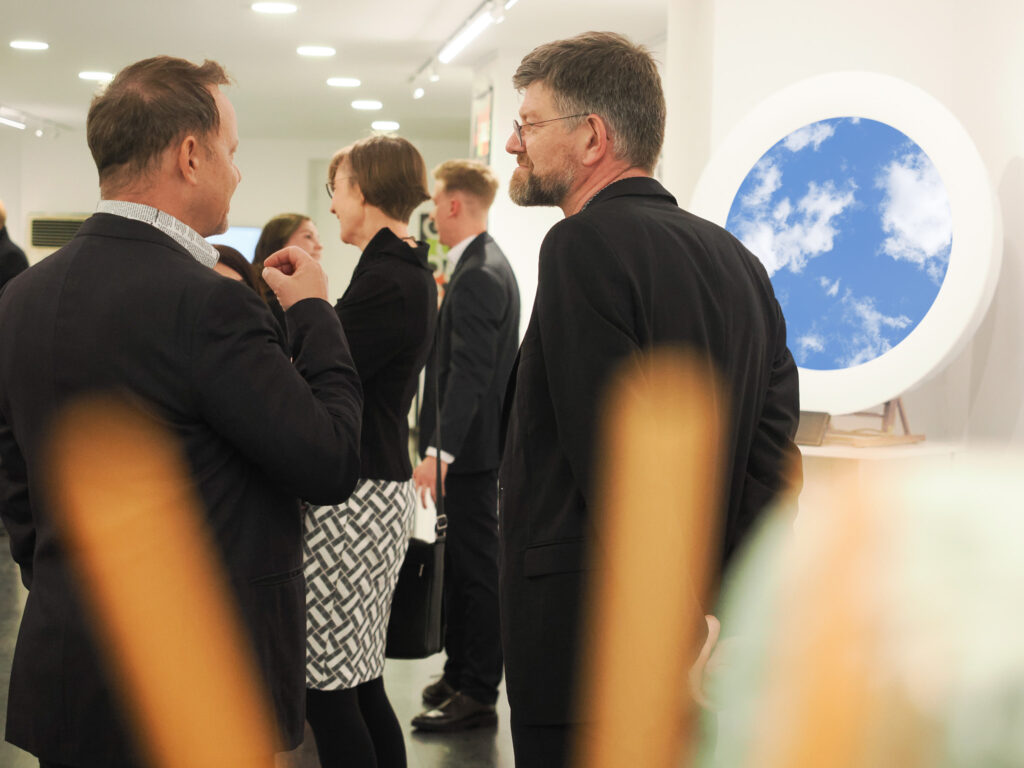 Y4041828 fixed stand