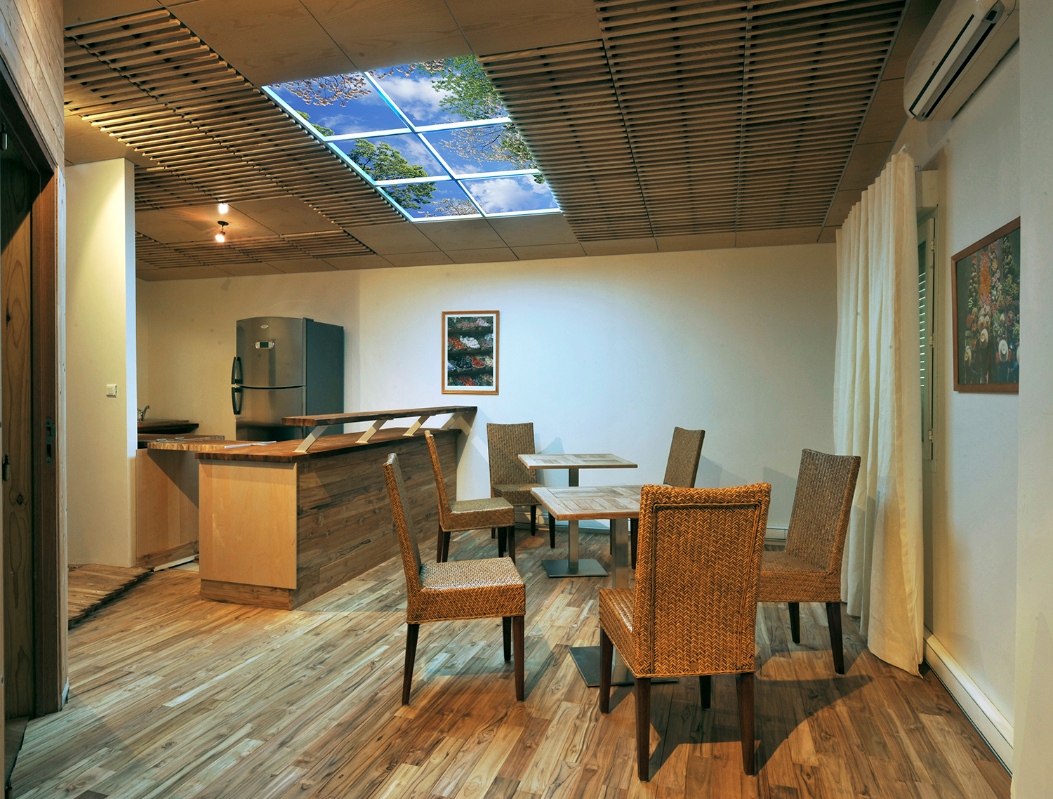 Illusory overhead portal in SPA cafeteria brings in the vastness of the sky inside.